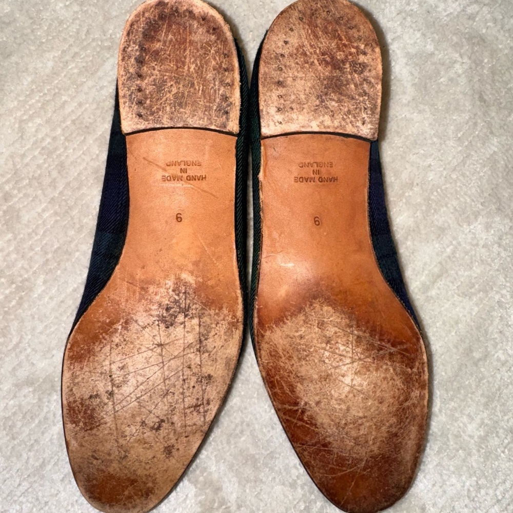 Elegant Plaid Loafers in Black and Green - Picture 14 of 15